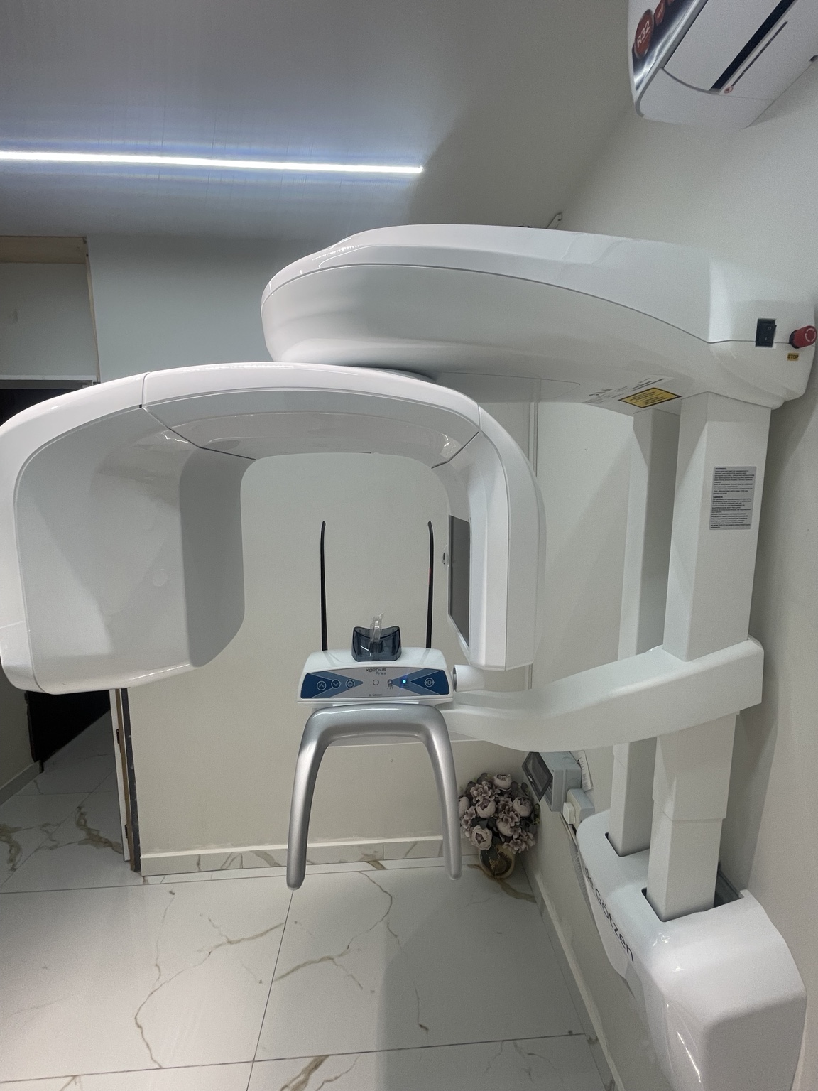Photograph of the clinic's CBCT three-dimensional imaging unit